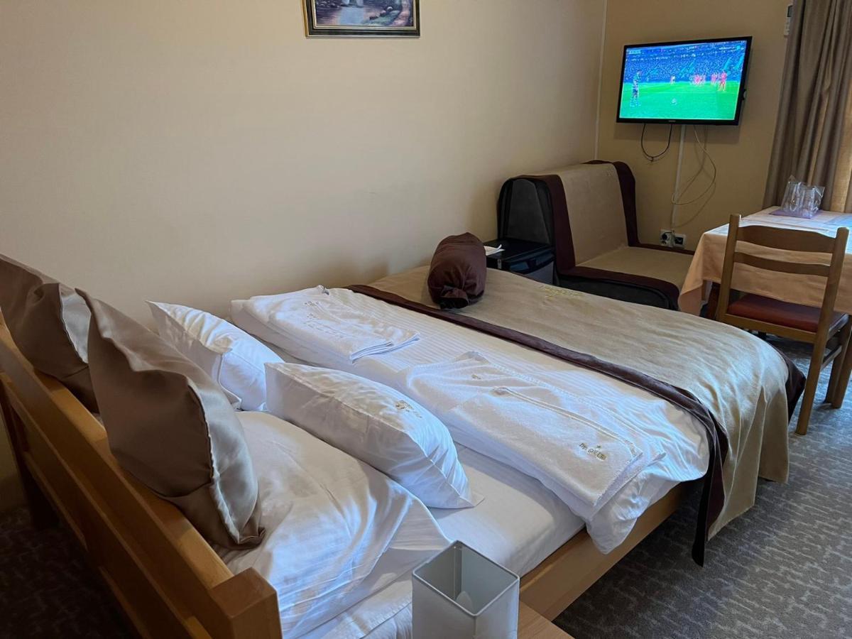 Hotel Dva Goluba بال المظهر الخارجي الصورة