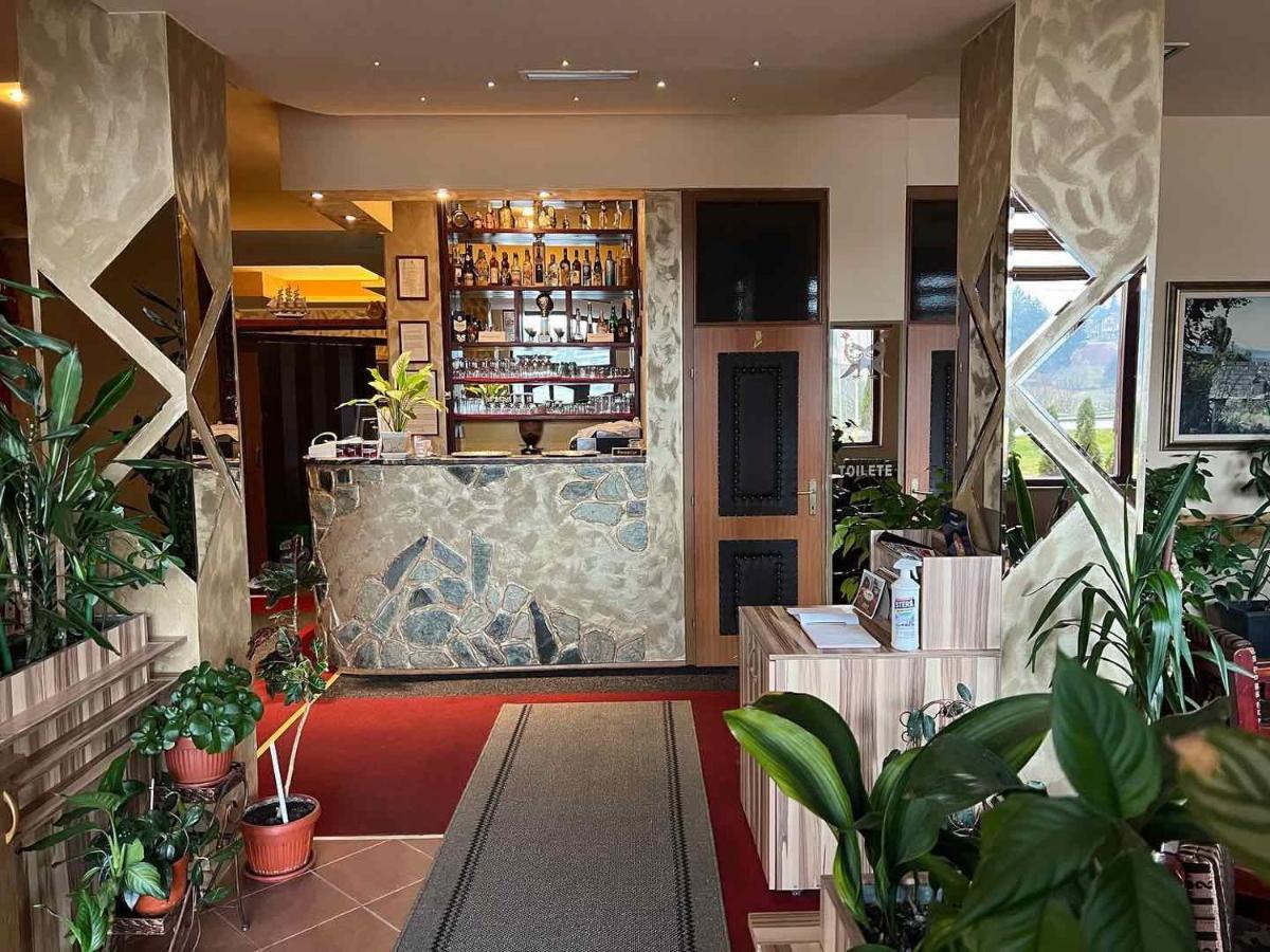 Hotel Dva Goluba بال المظهر الخارجي الصورة