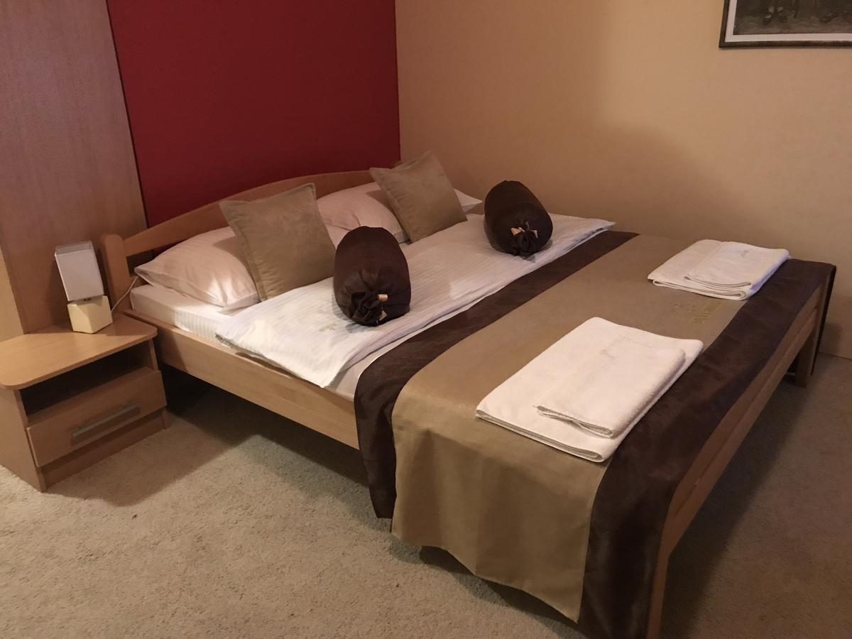 Hotel Dva Goluba بال المظهر الخارجي الصورة