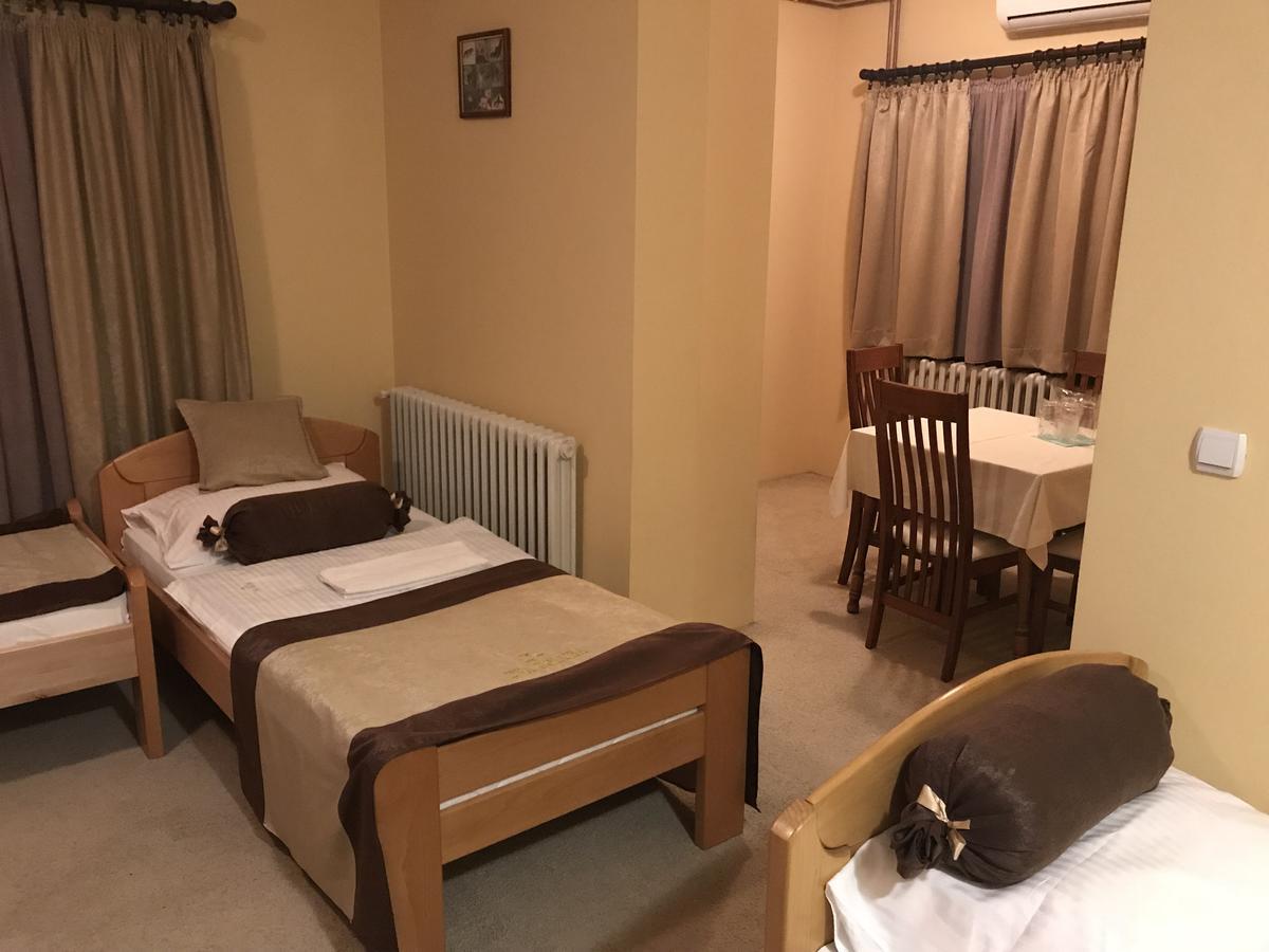 Hotel Dva Goluba بال المظهر الخارجي الصورة